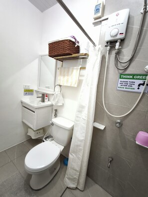Bathroom - Whole House, Wifi, Full-AC, w/ Front Garden (General Trias)