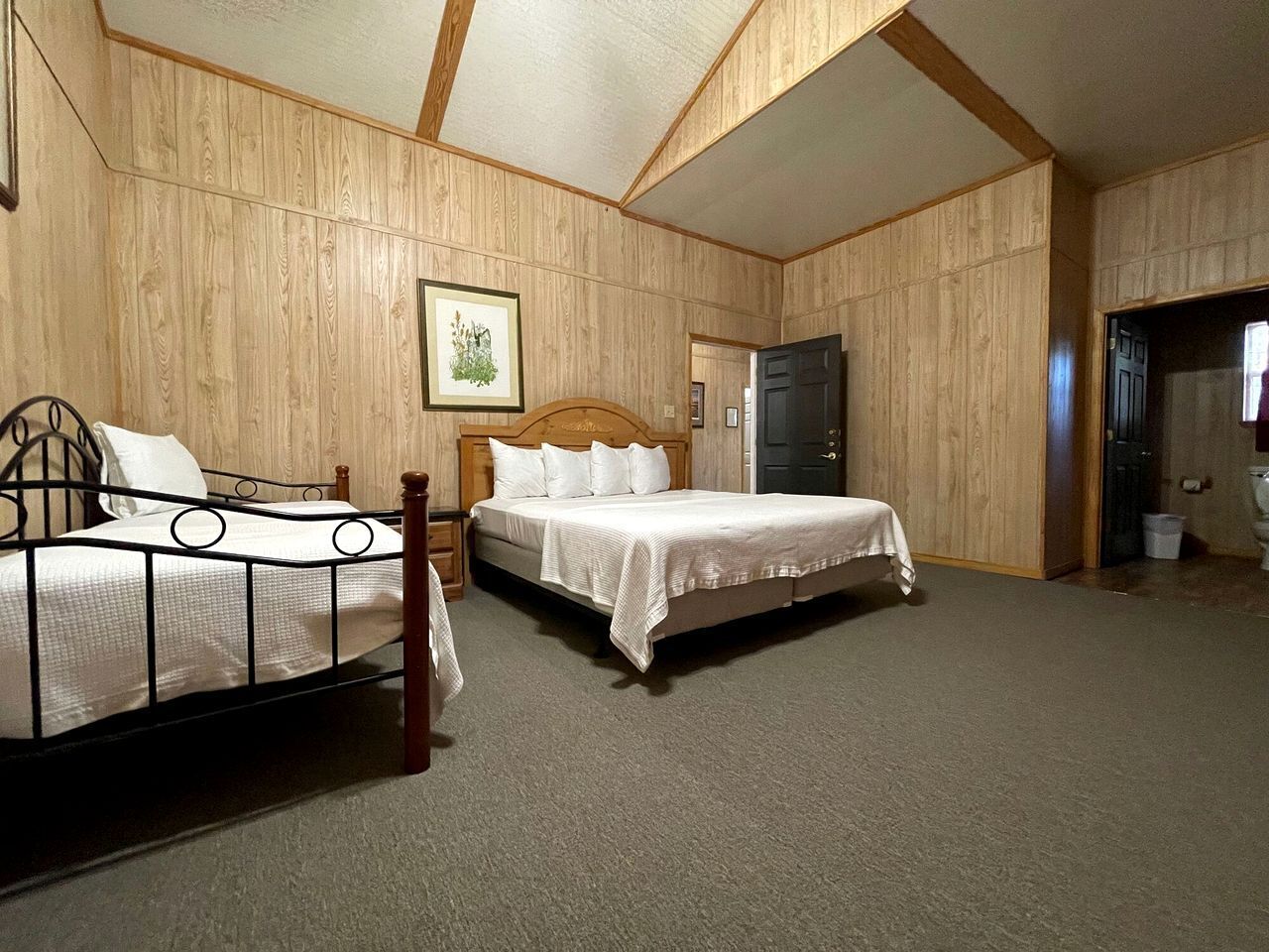 8 bedrooms, WiFi, bed sheets