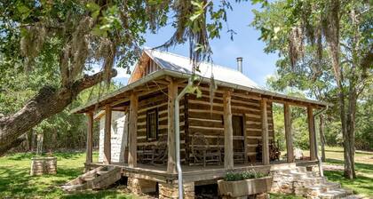 Charming Historic Cabin with Wood-Burning Stove near StarHill Farms in Texas