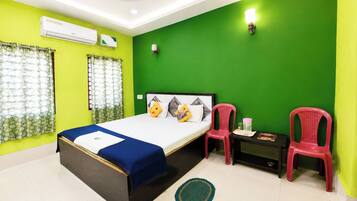 Hypo-allergenic bedding, desk, soundproofing, free WiFi