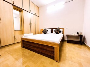Room - AISHWARYAM HOTELS AND SERVICE APARTMENTS (Madurai)