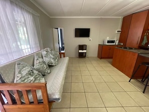 Kamar Double Keluarga, patio, pemandangan kebun | Area keluarga