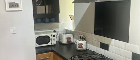 Cookware/dishes/utensils