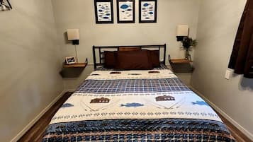 1 bedroom, bed sheets