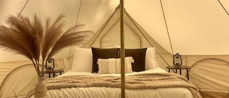1 bedroom, bed sheets