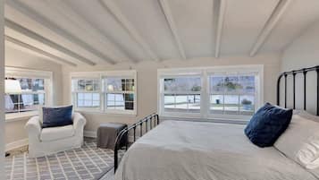 4 chambres, fer et planche à repasser, lit de bébé portatif, Wi-Fi