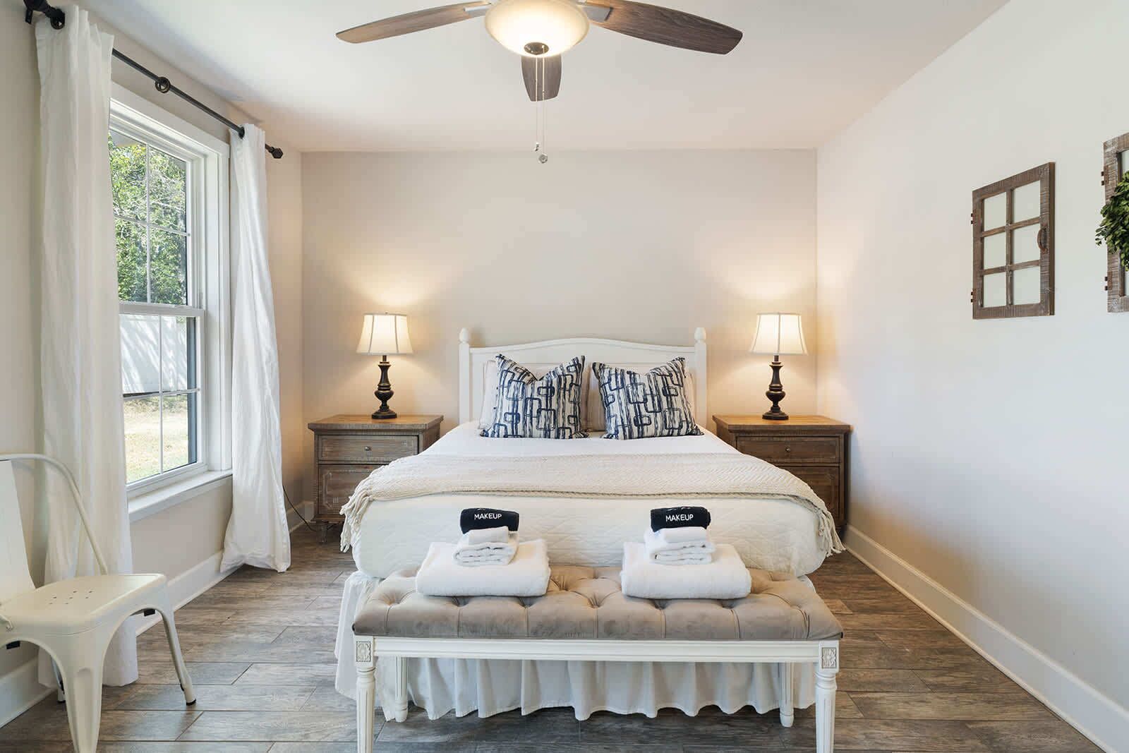 4 chambres, fer et planche à repasser, lit de bébé portatif, Wi-Fi