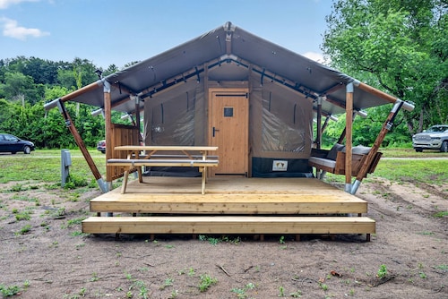 Glamping Safari Tent with River Views and Cozy Stay in Blacksburg, Virginia
