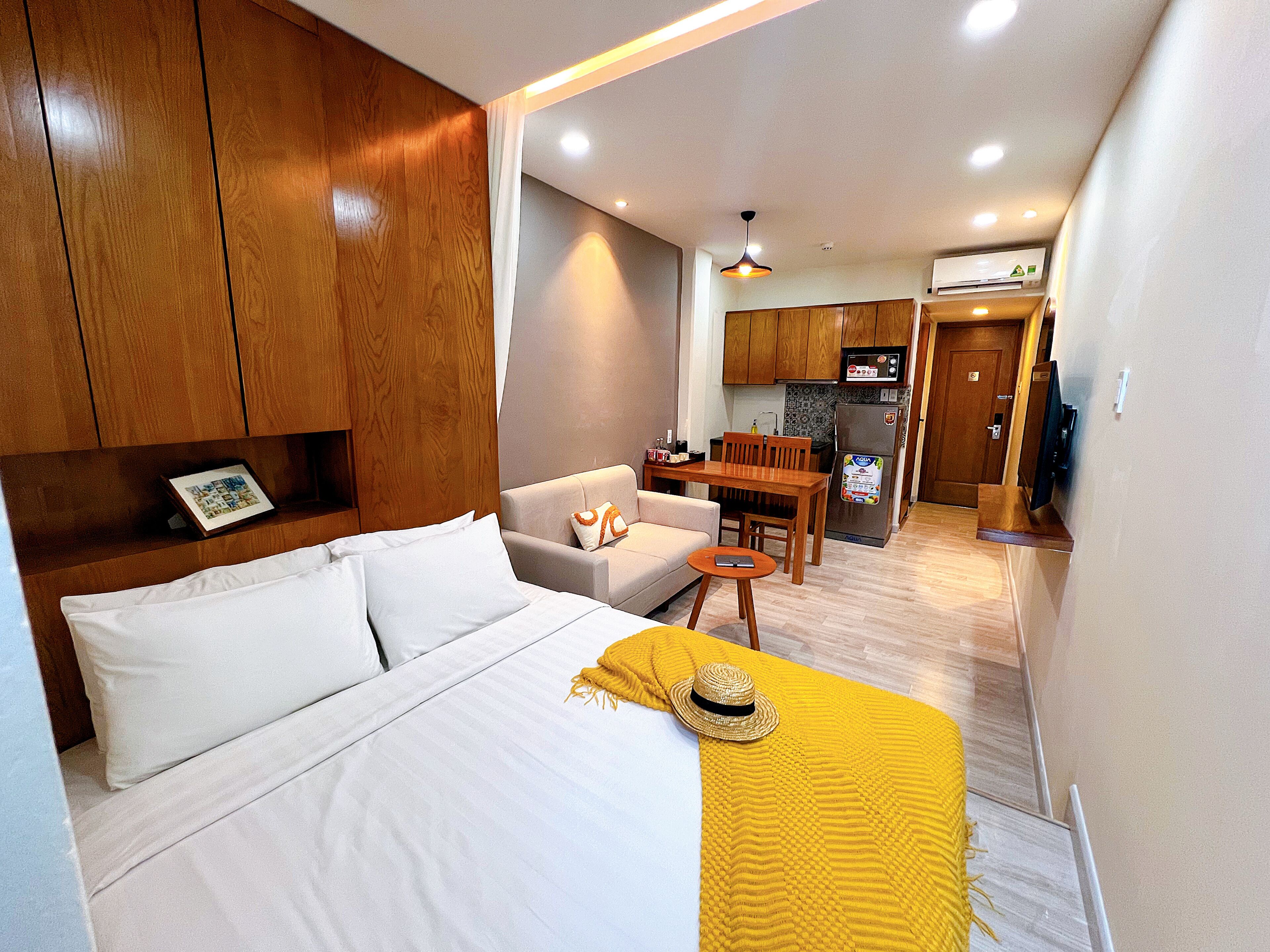 Minibar, in-room safe, individually decorated, individually furnished