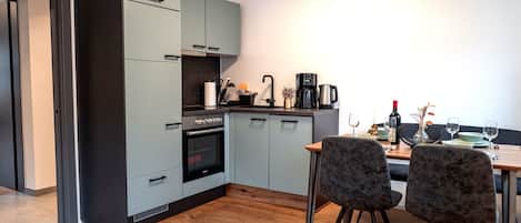 Fridge, oven, dishwasher, coffee/tea maker