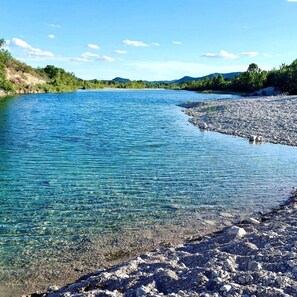 Playa en los alrededores, paseos en velero, kayaks y pesca 