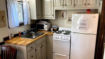 Coffee/tea maker, microwave