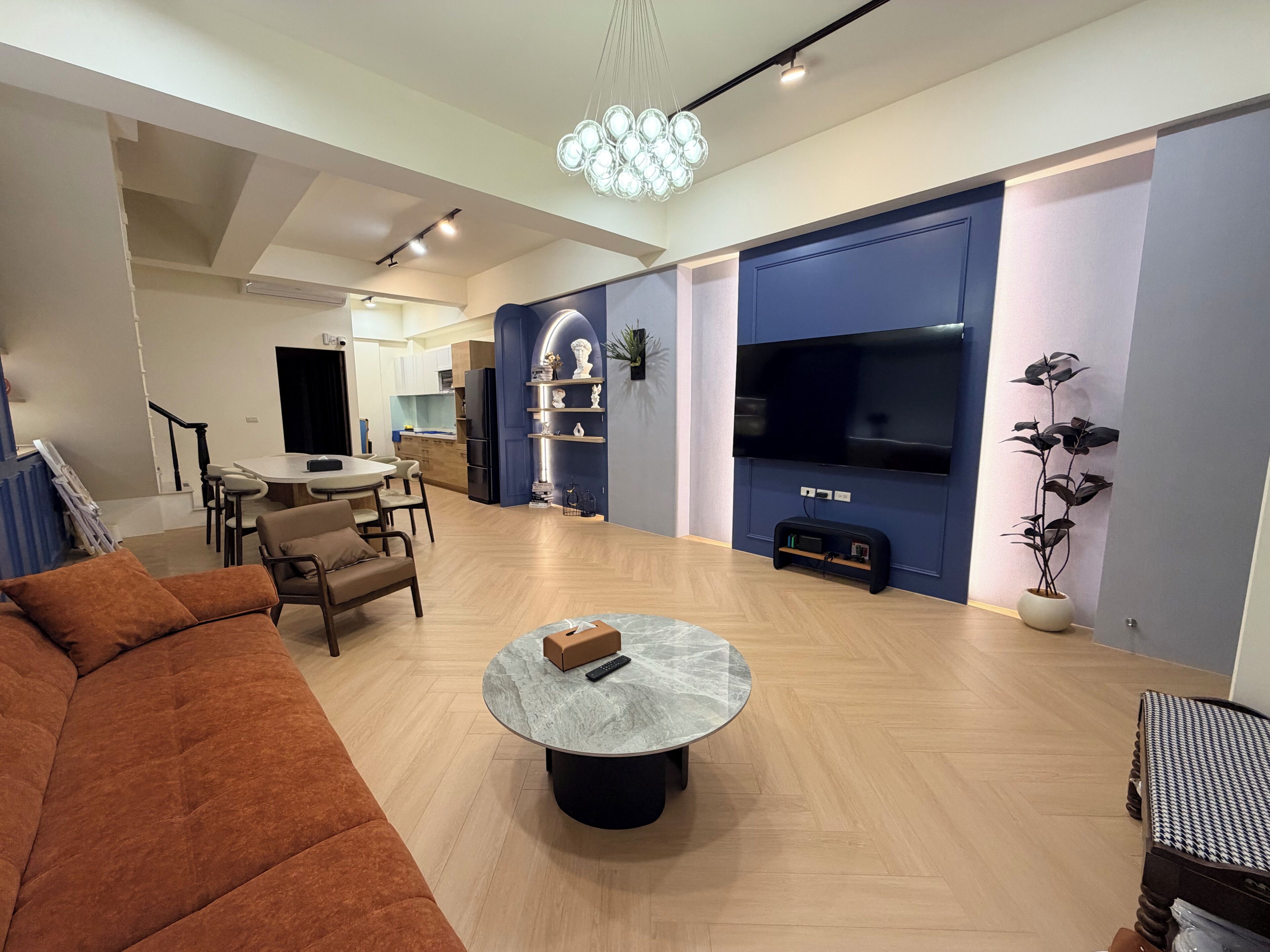 Casa Confort, 4 habitaciones, vista a la ciudad | Área de sala de estar | Juguetes 
