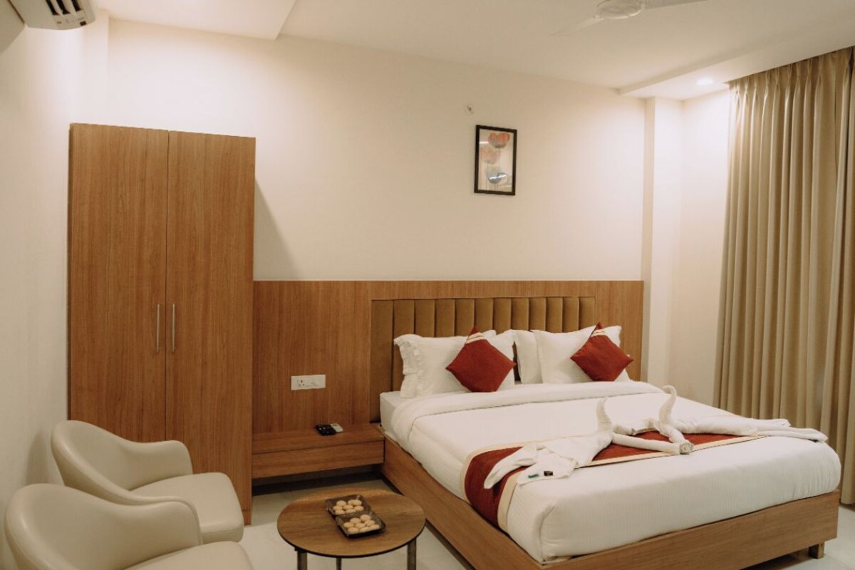 Super Deluxe Room | Desk, iron/ironing board, WiFi (free)