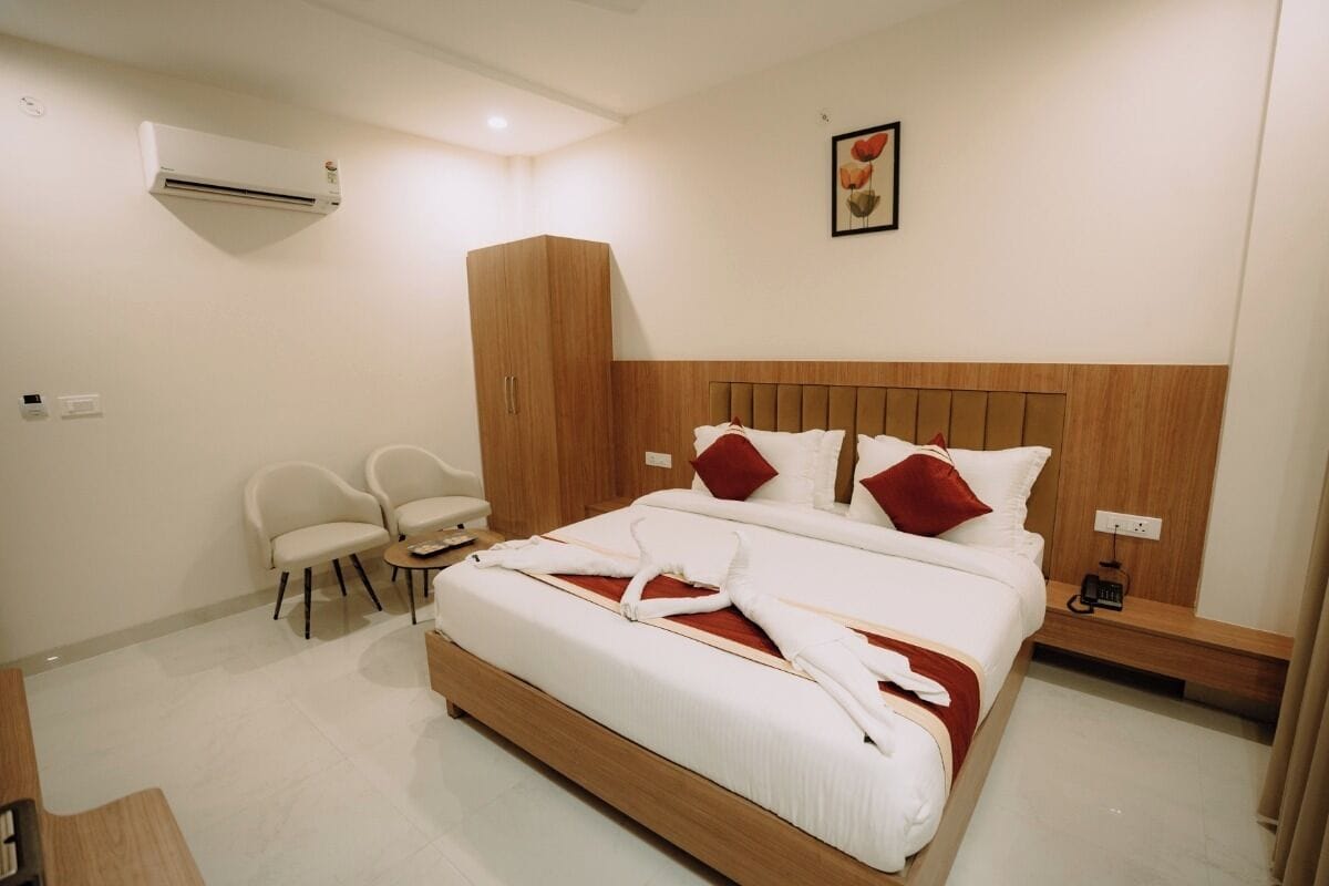 Luxury Room | Desk, iron/ironing board, WiFi (free)