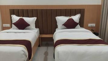 Junior Room | Desk, iron/ironing board, free WiFi