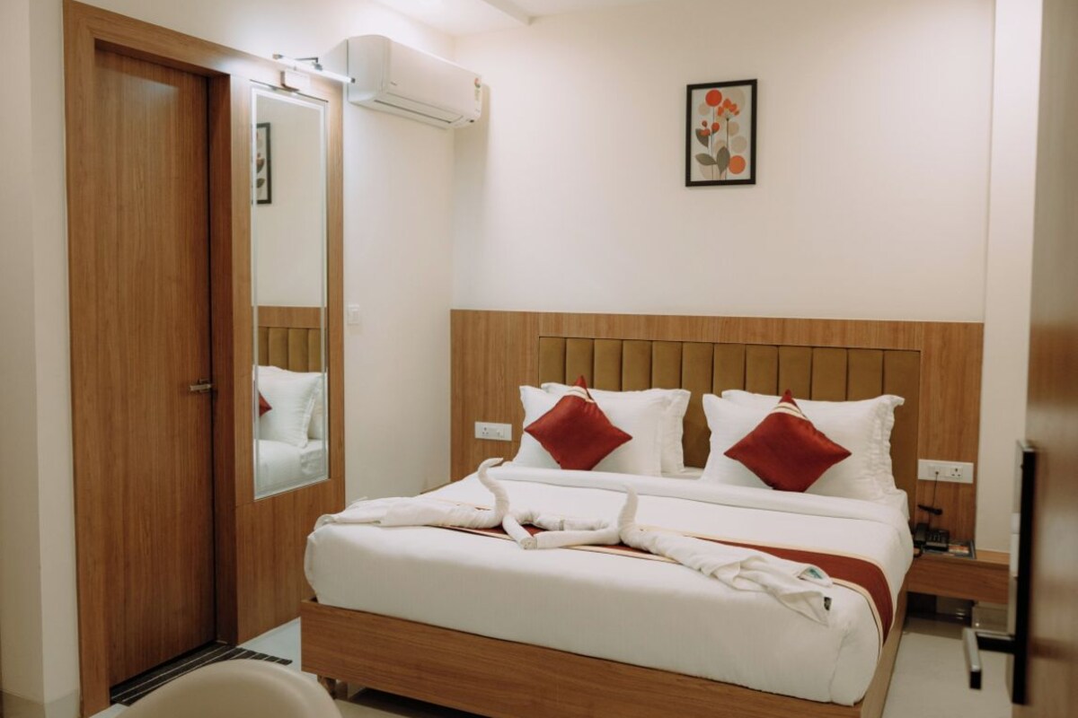 Deluxe Room | Desk, iron/ironing board, WiFi (free)
