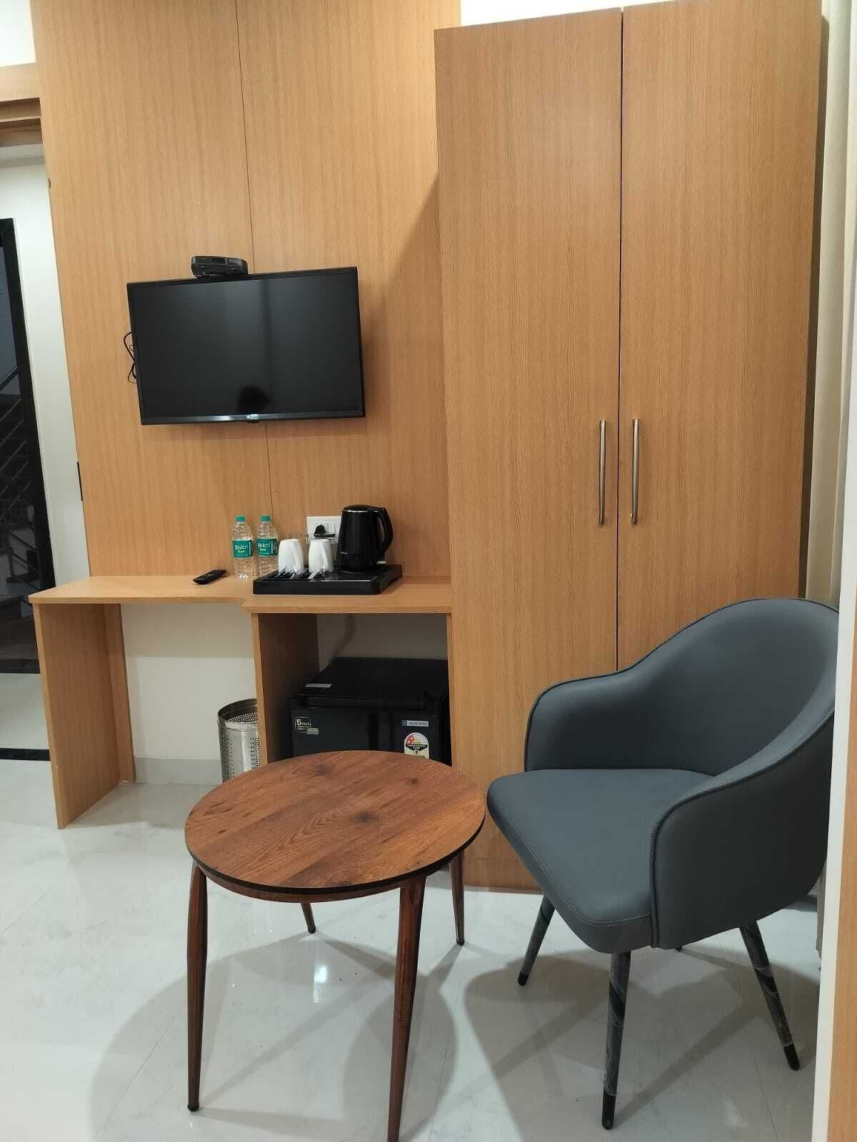 Luxury Room | Desk, iron/ironing board, WiFi (free)
