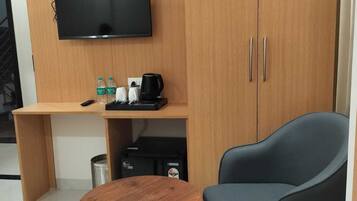 Luxury Room | Desk, iron/ironing board, WiFi (free)