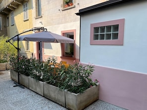 Unclassified image, 4 of 24, button - 'Crooked House' Apartment with Mountain View, Private Garden and Parking (Naggio)