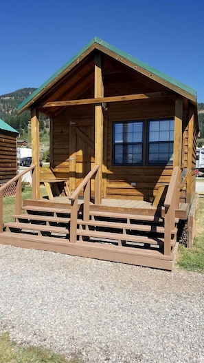 Exterior - Rustic Family-Friendly Cabin Perfect for Outdoor Activities in Montana (West Yellowstone)