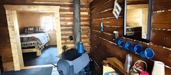 Historic Cozy Off-Grid Cabin with Creekside Steam Sauna near Log Cabin Creek, Tok, Alaska