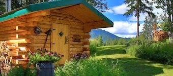 Historic Cozy Off-Grid Cabin with Creekside Steam Sauna near Log Cabin Creek, Tok, Alaska