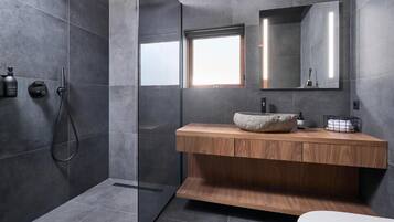 Superior Double or Twin Room, Mountain View | Bathroom