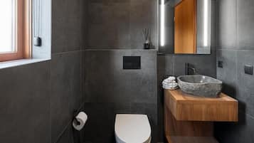 Superior-Doppel- oder -Zweibettzimmer, Bergblick | Badezimmer