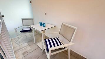 Superior Room with balcony, with double bed or 2 single beds. | Terrace/patio