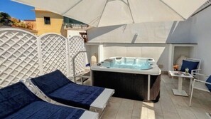 Deluxe Room with Jacuzzi | Yksityinen kuumavesiallas