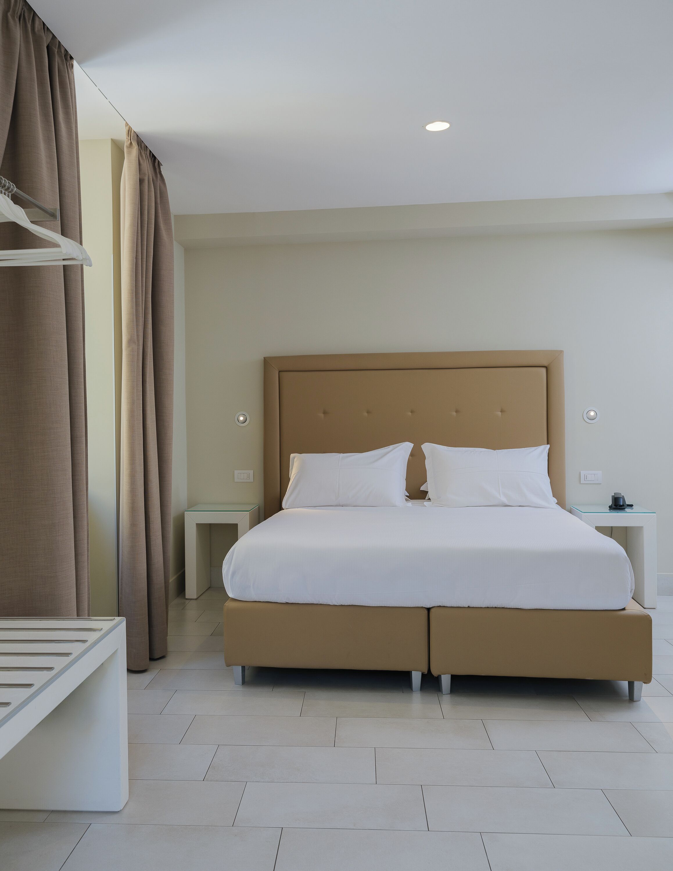 In-room safe, desk, free WiFi