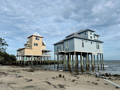 2Bed/2Bath villa on Daufuskie - Steps from the beach, with a screened-in porch!