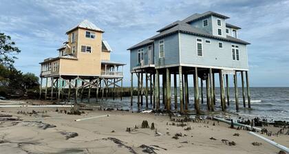 2Bed/2Bath villa on Daufuskie - Steps from the beach, with a screened-in porch!