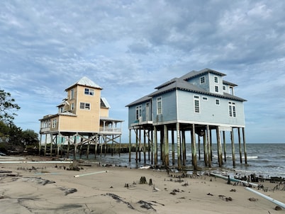2Bed/2Bath villa on Daufuskie - Steps from the beach, with a screened-in porch!