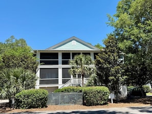 Exterior - 2Bed/2Bath villa on Daufuskie - Steps from the beach, with a screened-in porch! (Daufuskie Island)