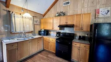 Coffee/tea maker, microwave, cookware/dishes/utensils