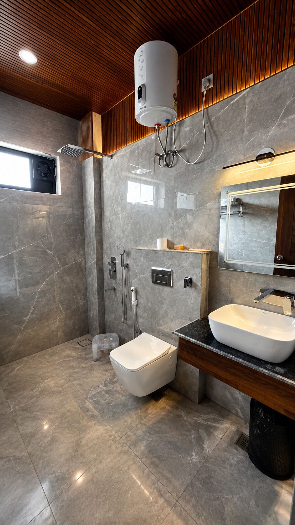 Deluxe-dobbeltværelse - balkon - bjergudsigt | Badeværelse | Bruser, håndklæder, Sæbe, Shampoo