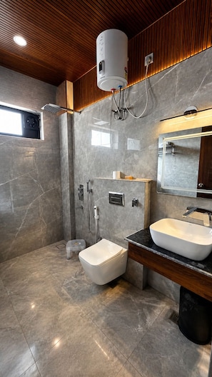 Deluxe Double Room, Balcony, Mountain View | Bathroom | Shower, towels, soap, shampoo - Dharamshila Retreat (Chakrata)