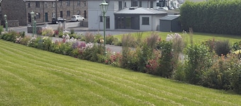 Historic Woodland View Retreat in Cahir Town