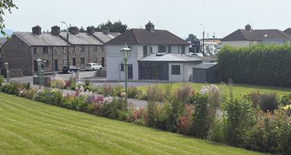 Historic Woodland View Retreat in Cahir Town