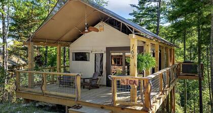 Secluded Tree Tent with Outdoor Soaking Tub & Pizza Oven Near Blue Ridge Waterfalls, Zirconia, North Carolina