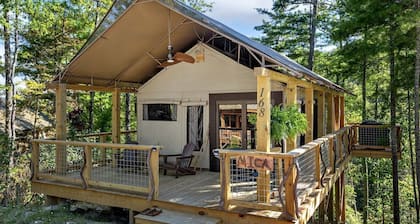 Secluded Tree Tent with Outdoor Soaking Tub & Pizza Oven Near Blue Ridge Waterfalls, Zirconia, North Carolina