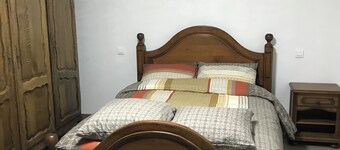 A fully renovated farmhouse offering all the comforts of home, accommodating up to 8 people