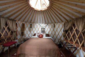 A yurt with a bed, wooden lattice walls, and a circular skylight. - Alaskan Yurt Glamping, Perfect for a Getaway near Seward (Seward)