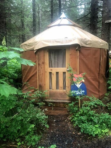 Alaskan Yurt Glamping, Perfect for a Getaway near Seward