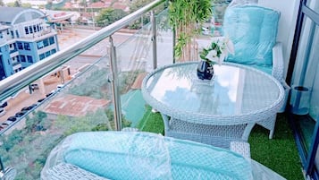 Klassiek appartement, balkon, uitzicht op de stad | Uitzicht vanuit de kamer