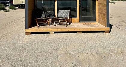Luxurious Tiny House with King Bed for a Romantic Escape on Yuba Lake in Utah