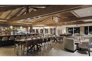 Bar (in der Unterkunft)