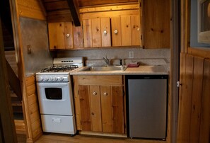 Private kitchen - Cabin #9 (Flagstaff)